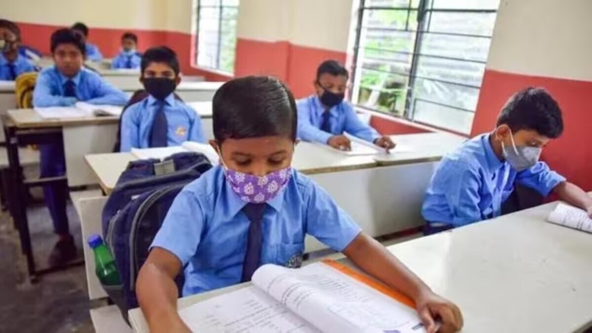 ग्रामीण UP के 40% से अधिक बच्चे नहीं पढ़ सकते अंग्रेजी! अटेंडेंस विवाद के बीच देखिए ये तस्वीर UP Tak
