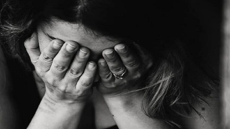 निकाह के बाद रिटायर्ड IAS के बेटे ने सौतेली मां से किया रेप? लखनऊ से सामने आई सनसनीखेज वारदात निकाह के बाद रिटायर्ड IAS के बेटे ने सौतेली मां से किया रेप?