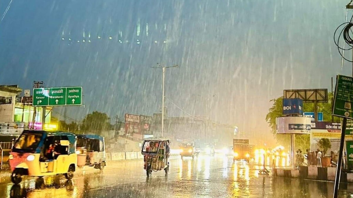 UP Mausam: देवरिया, वाराणसी, प्रयागराज समेत इन शहरों में होगी तूफानी बारिश! पूरी लिस्ट देखिए मूसलाधार बारिश के लिए हो जाएं तैयार!