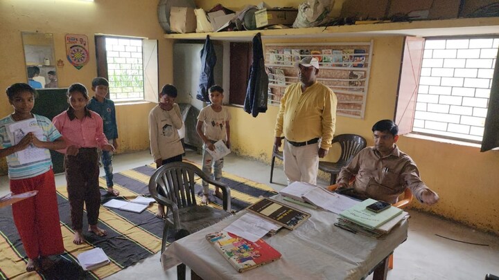 संभल DM राजेंद्र पैंसिया ने चेक किया फोन तो टीचर की खुली पोल! क्लासरूम में सब रह गए हैरान Sambhal News