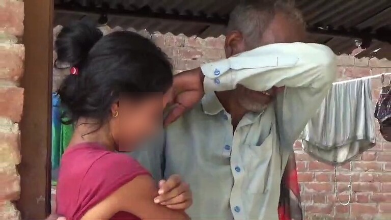 प्रतापगढ़ में हिंदू नाबालिग लड़की का परिवार पलायन को मजबूर! मुस्लिम युवक पर परेशान करने का आरोप Pratapgarh News