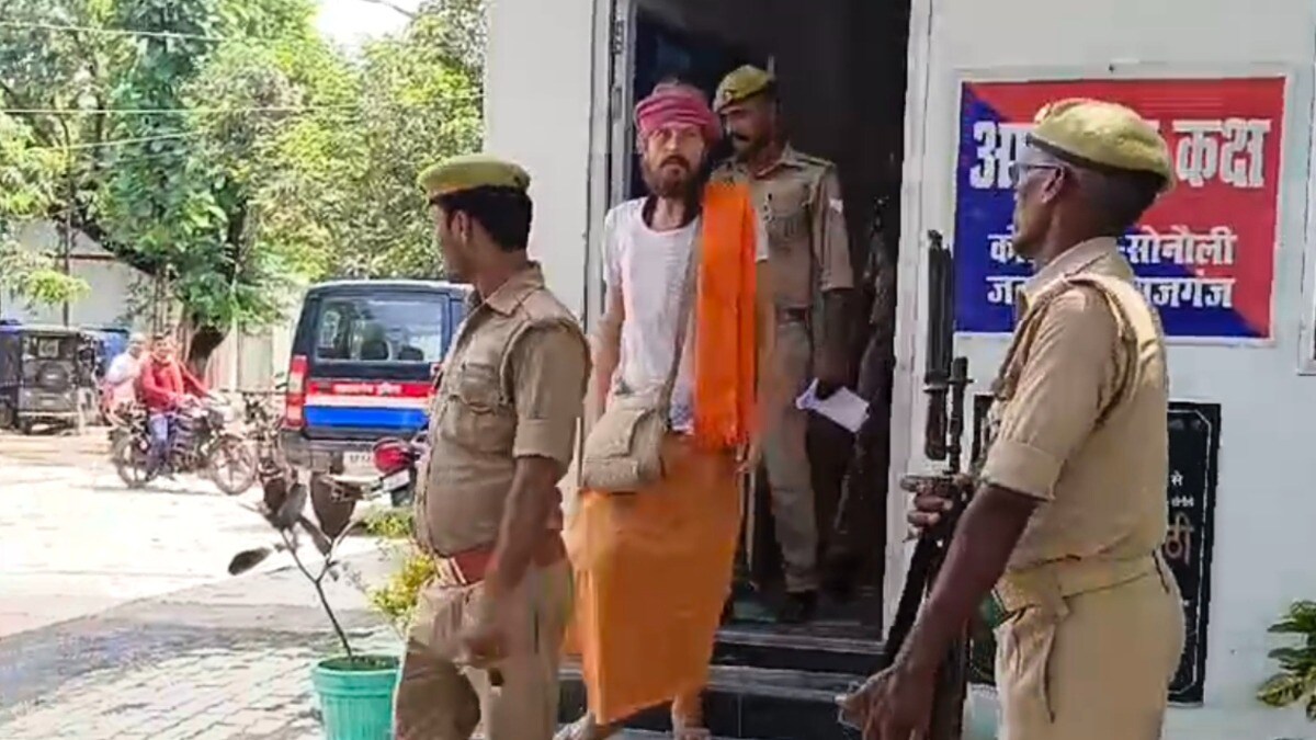 साधु के भेष में भारत-नेपाल सीमा पार करते समय पकड़े गए जर्मन नागरिक टोबियस की ये कहानी सामने आई Maharajganj