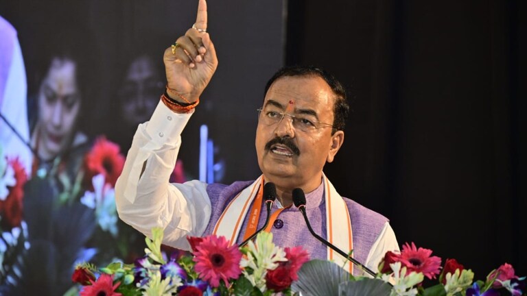 'संगठन सरकार से बड़ा है और....' यूपी बीजेपी की बैठक में केशव प्रसाद मौर्य ने दिया बड़ा बयान Keshav Prasad Maurya gave a big statement