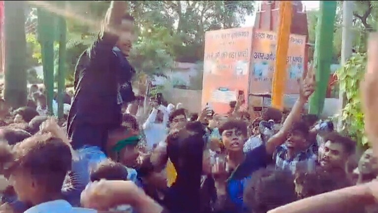 अमेठी में मुहर्रम के जुलूस में लगा 'हिंदुस्तान में रहना है तो या हुसैन कहना है' का नारा, मचा बवाल Amethi News