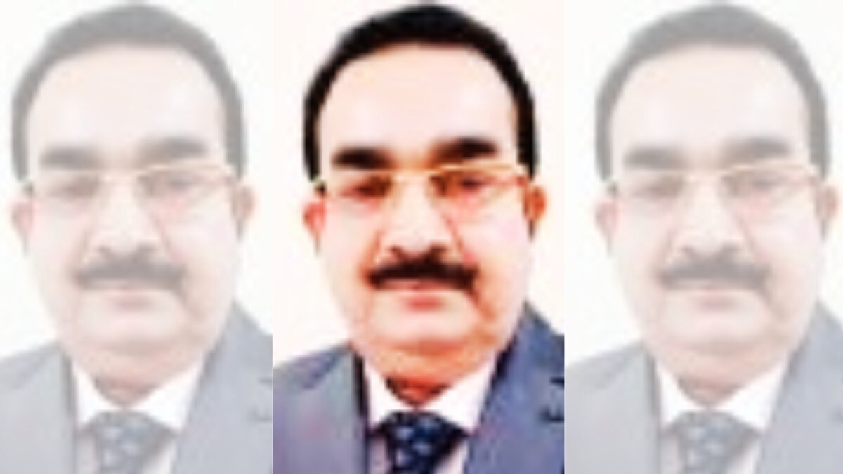 कौन हैं IAS देवीशरण उपाध्याय जिन्हें भ्रष्टाचार के मामले में यूपी सरकार ने किया है सस्पेंड? IAS Devisharan Upadhyay