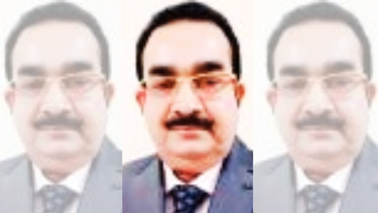 कौन हैं IAS देवीशरण उपाध्याय जिन्हें भ्रष्टाचार के मामले में यूपी सरकार ने किया है सस्पेंड? IAS Devisharan Upadhyay