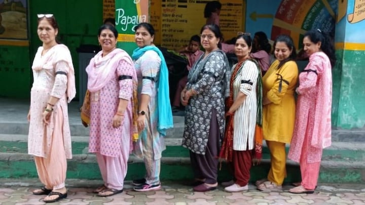 सरकारी स्कूलों में डिजिटल अटेंडेंस को लेकर यूपी सरकार का बड़ा फैसला, शिक्षकों के विरोध के बाद लगाई रोक UP school