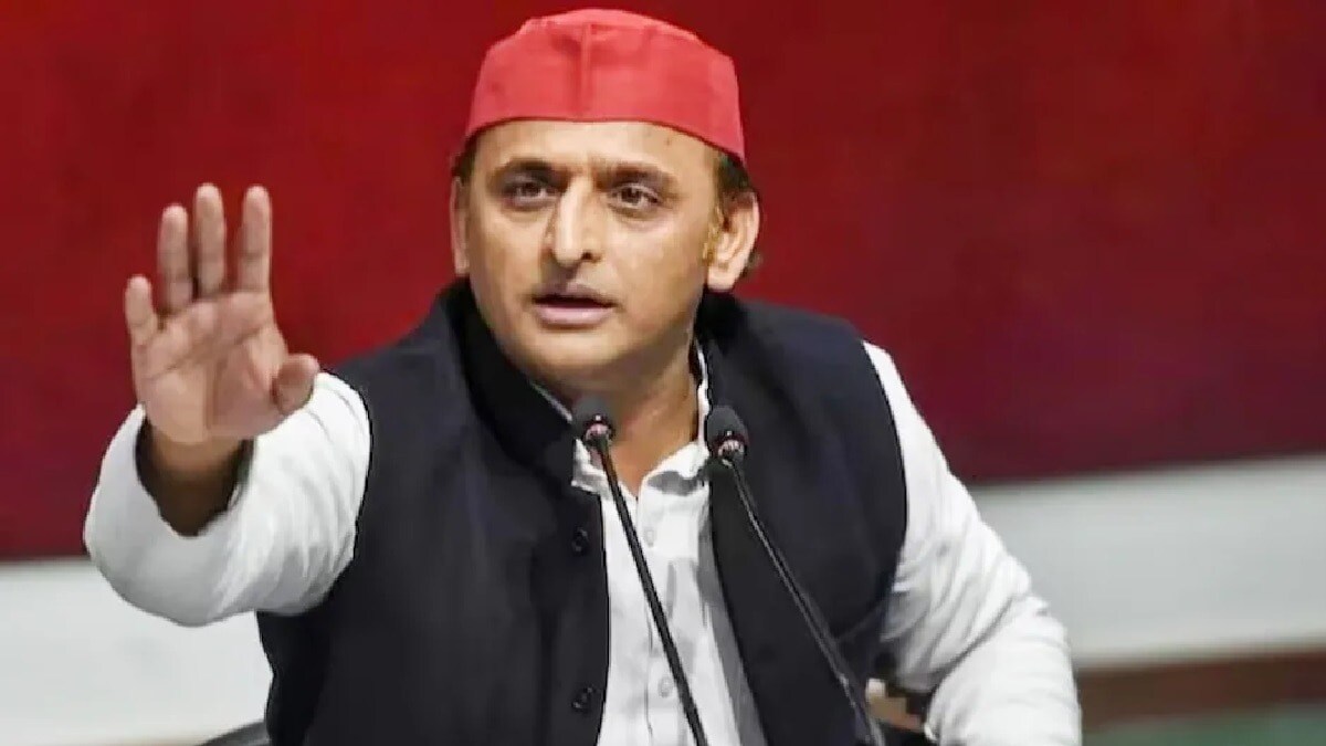 BJP में मचे घमासान पर अखिलेश ने सुनाई खरी खोटी! बोले- कुर्सी की लड़ाई की गर्मी में.... अखिलेश यादव.