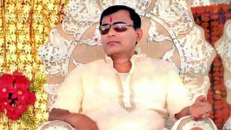 भीड़ पर कुछ लोगों ने छिड़का जहरीला स्प्रे...हाथरस हादसे पर नारायण साकार हरि ने अब किया ये बड़ा दावा हाथरस: नारायण साकार हरि उर्फ 'भोले बाबा'