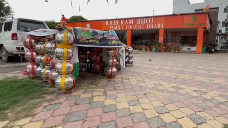 'चाय लवर्स पॉइंट, अब फहीम टी स्टॉल', मुजफ्फरनगर में कावड़ रूट पर पड़ने वाले दुकानों में हुए बदलाव, इन वर्कर्स की गई नौकरी muzaffarnagar news