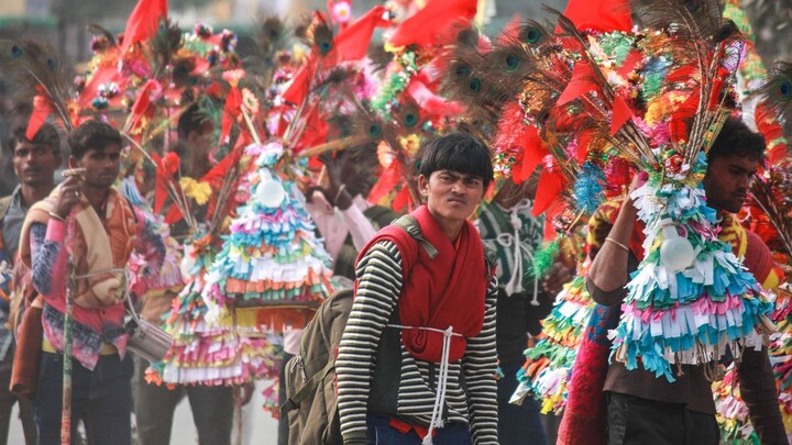 यूपी में कांवड़ यात्रा की चर्चाओं के बीच जानिए इसके सारे रूट, जल उठाने और चढ़ाने के अहम स्थान कांवर यात्रा की सांकेतिक तस्वीर