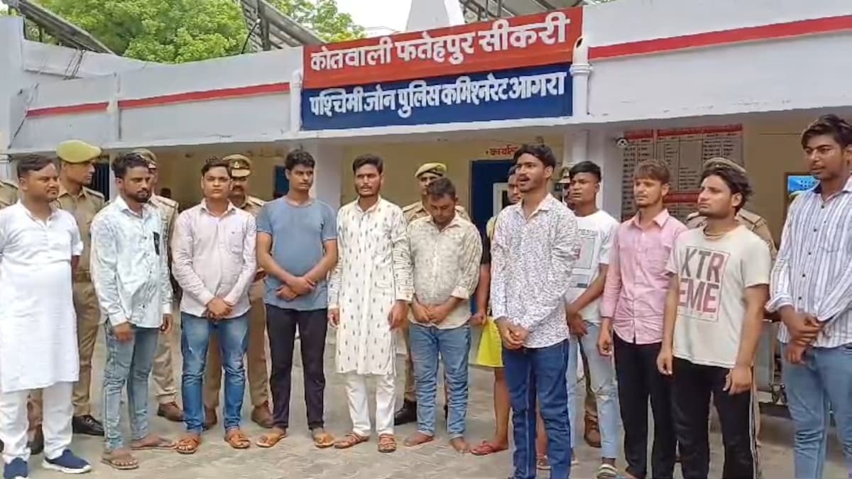 आगरा में मुहर्रम पर लगाए गए 'फलस्तीन जिंदाबाद' के नारे, अब पुलिस ने 14 आरोपियों का किया ये हाल Agra News