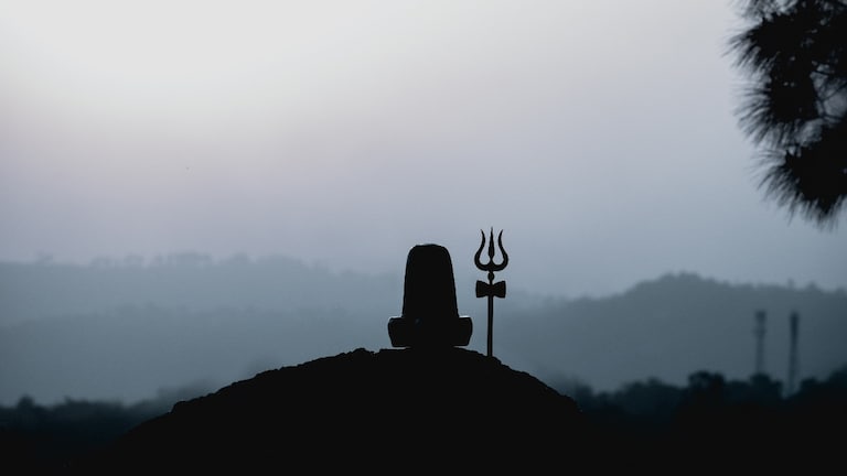 Sawan: सावन महीने की पहली और आखिरी तारीख के साथ जानिए वो खास मंत्र जो देगा अश्वमेघ यज्ञ का फल UP Tak