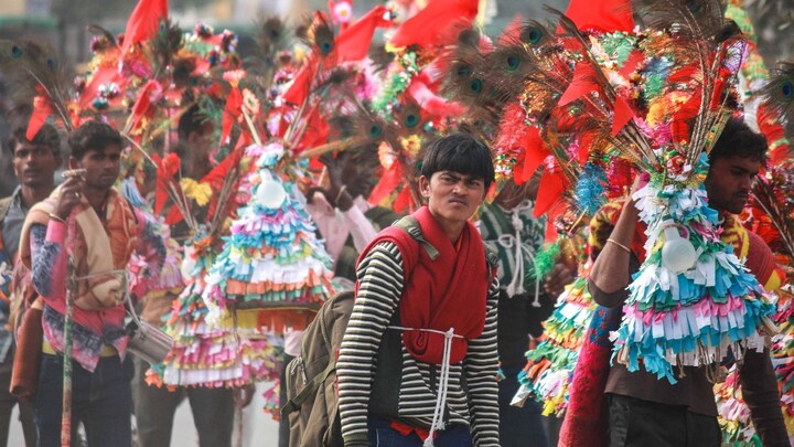 कांवड़ से जुड़े मुजफ्फरनगर पुलिस के आदेश पर जमीयत ने कहा- यह 'भेदभावपूर्ण और सांप्रदायिक' फैसला कांवर यात्रा की सांकेतिक तस्वीर.