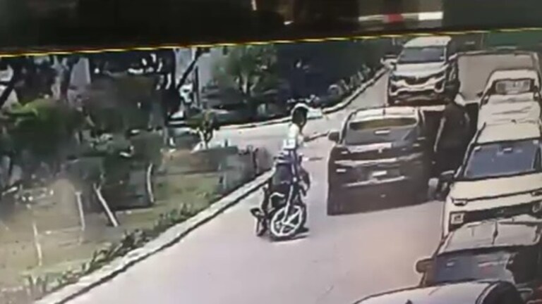 नोएडा में भाजपा नेता को कार से खींचकर की मारपीट, कुछ दिन पहले ही हमलावरों को दिलाया था विला Noida News