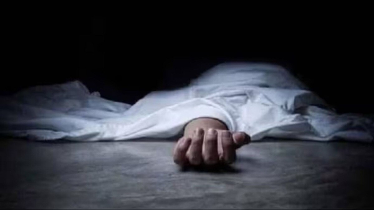 गाजियाबाद में बेटे के शव के साथ 3 दिन से रह रही थीं मां-बेटी, पुलिस आई तो पता चली हैरान कर देने वाली कहानी Ghaziabad