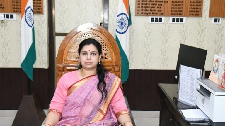 नाम और शक्ल मुझे याद नहीं रहता इसलिए...IAS दिव्या मित्तल ने अधिकारियों से कही ऐसी बात कि वीडियो हुआ वायरल deoria-dm-divya-mittal