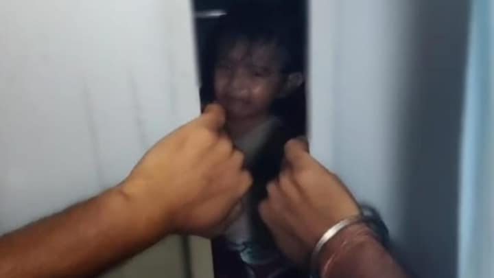 नोएडा : मेड के साथ 30 मिनट तक लिफ्ट में फंसी रही एक साल की मासूम, फिर इस हाल में मिली Noida News