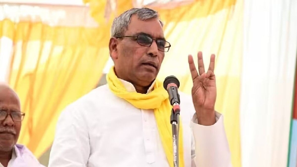 जाओ थानेदार को दिखाओ कि हम कितना ताकतवर हैं... ओम प्रकाश राजभर ने फिर दी पियरका गमछे वाली सलाह UP Tak