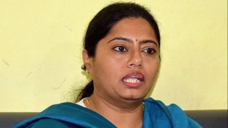 केशव मौर्य को हराने वाली पल्लवी पटेल से भी मिले CM योगी आदित्यनाथ, इनसाइड स्टोरी अब पता चली! Apna Dal Pallavi Patel