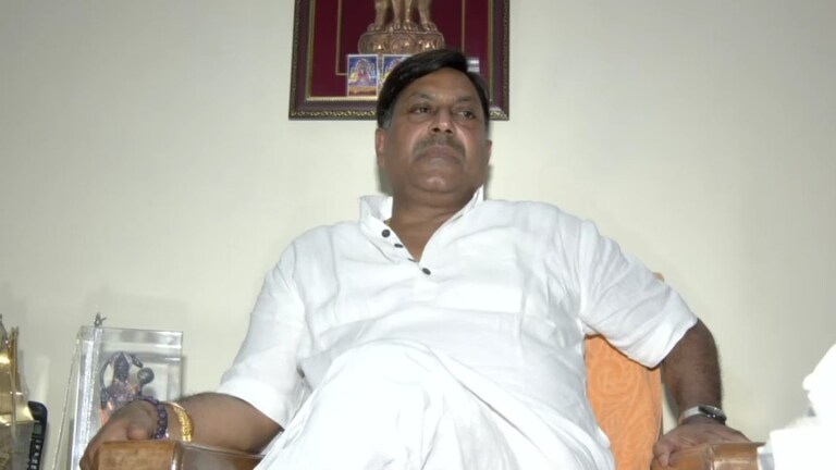 अपनी जान का खतरा बताने वाले BJP विधायक फतेह बहादुर अब बोले- मेरी CM योगी में पूरी निष्ठा BJP MLA Fateh Bahadur Singh