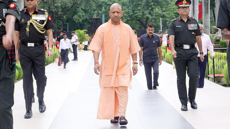 BJP में संगठन vs सरकार विवाद की चर्चाओं के बीच CM योगी ने की ताबड़तोड़ बैठकें, क्या हल निकला? Yogi Samiksha Baithak