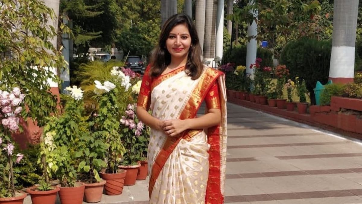 ग्रेटर नोएडा अथॉरिटी की ACEO बनी IAS प्रेरणा सिंह, बी.टेक वाली इन अधिकारी का अब तक रहा ऐसा सफर IAS Prerna Singh