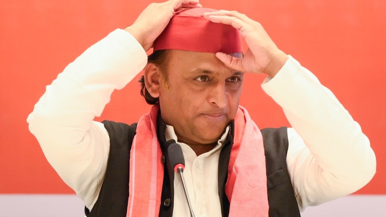 सपा चीफ अखिलेश यादव किसे बनाएंगे UP विधानसभा में नेता प्रतिपक्ष? अब इस नाम की हो रही खूब चर्चा Akhilesh Yadav
