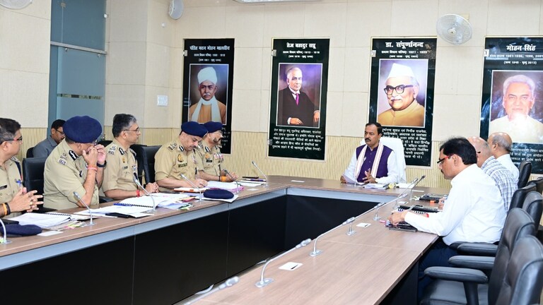 भाजपा में मची उठापटक के बीच पुलिस के साथ बैठक क्यों लेने लगे केशव मौर्य? वजह जान चौंक जाएंगे Photo: Keshav Prasad Maurya