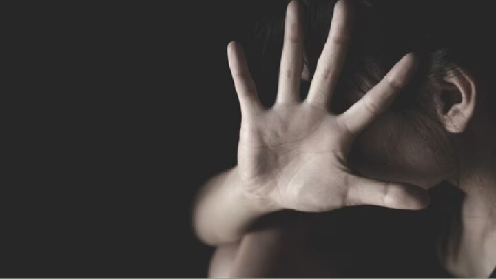 रेप पीड़ित महिला के पति से झांसी में दरोगा ने अश्लील तरीके से की बात, ऑडियो सुन होगी शर्मिंदगी Jhansi Police Sub Inspector