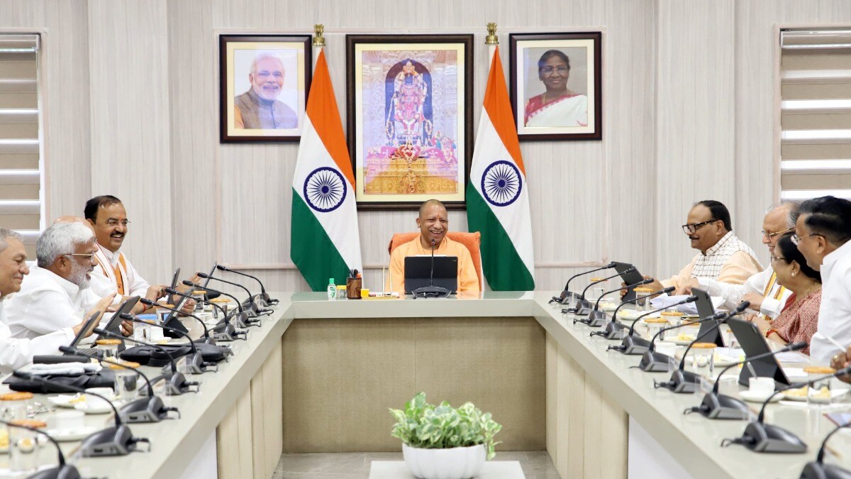 अब केशव प्रसाद मौर्य ने CM योगी आदित्यनाथ के लिए ट्वीट में लिखी ये बात, सारी सियासी बहस बदल गई? UP Political News