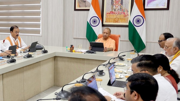 सीएम योगी आदित्यनाथ और केशव मौर्य की लेटेस्ट तस्वीर में क्या कहती है बॉडी लैंग्वेज? समझिए UP News