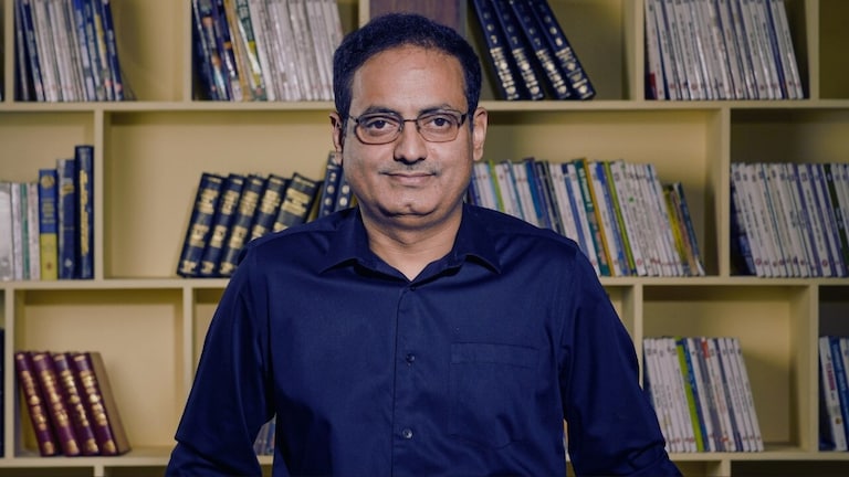 दिल्ली कोचिंग हादसे पर विकास दिव्यकीर्ति का आया पहला जवाब, दिल्ली सरकार से कर दी ये बड़ी मांग Vikas Divyakirti