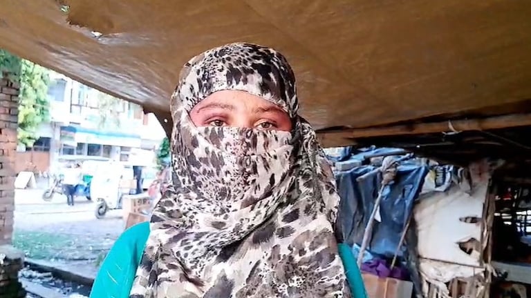 कानपुर में प्रेमिका को होटल रूम में ले जा रहा था प्रेमी तभी लड़की लगी पीटने, फिर ये कहानी पता चली Kanpur