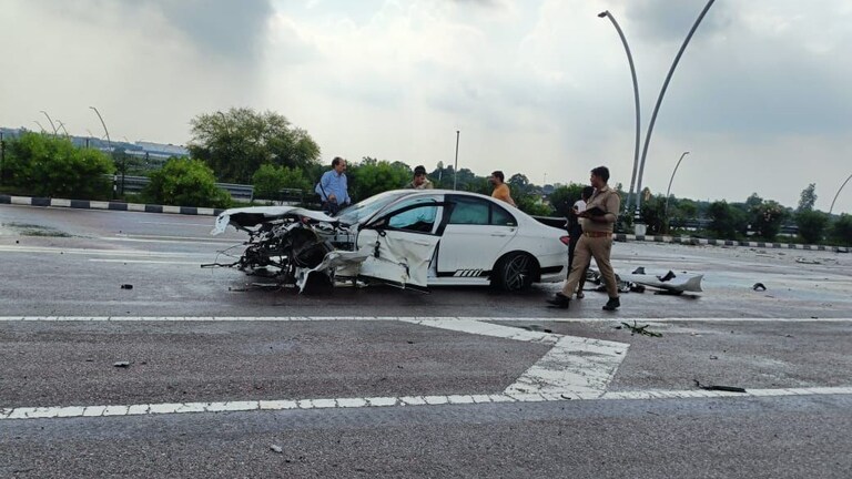 बेटे-बहू जिस मर्सिडीज में थे उसके उड़ गए चीथड़े, मंत्री नंदी की भी सावन में ही बची थी जान UP Tak