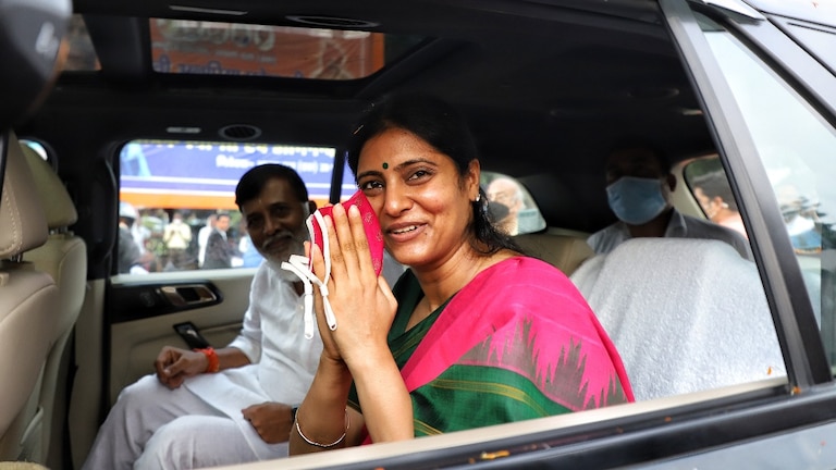 CM योगी को खत लिख आरक्षण के मुद्दे को क्यों किया पब्लिक? अनुप्रिया पटेल ने इसकी वजह बताई UP Tak