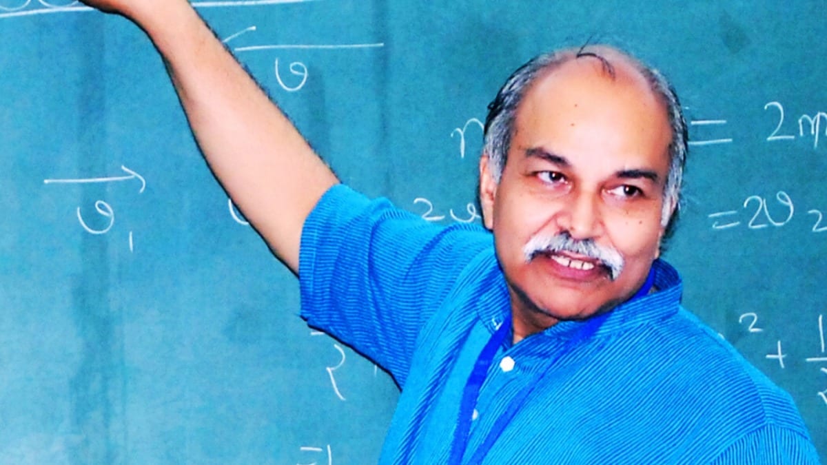 अरबों कमाने वाले सेलिब्रिटी टीचर्स के बीच जानिए फिजिक्स वाले HC वर्मा की कहानी, गांव में पढ़ाते हैं Picture: Prof. HC Verma