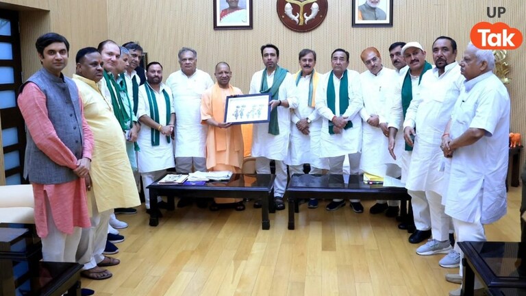 उपचुनाव से पहले अपने सभी विधायकों से साथ सीएम योगी से मिलने पहुंचे जयंत, इस मुद्दे पर की बात jayant chaudhary meet cm yogi adityanath
