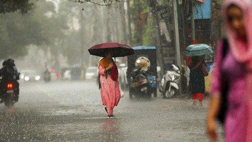 UP Weather Update: यूपी में मॉनसून दिखा रहा अपना जलवा, आज इन 20 जिलों में होगी झमाझम बारिश UP Tak