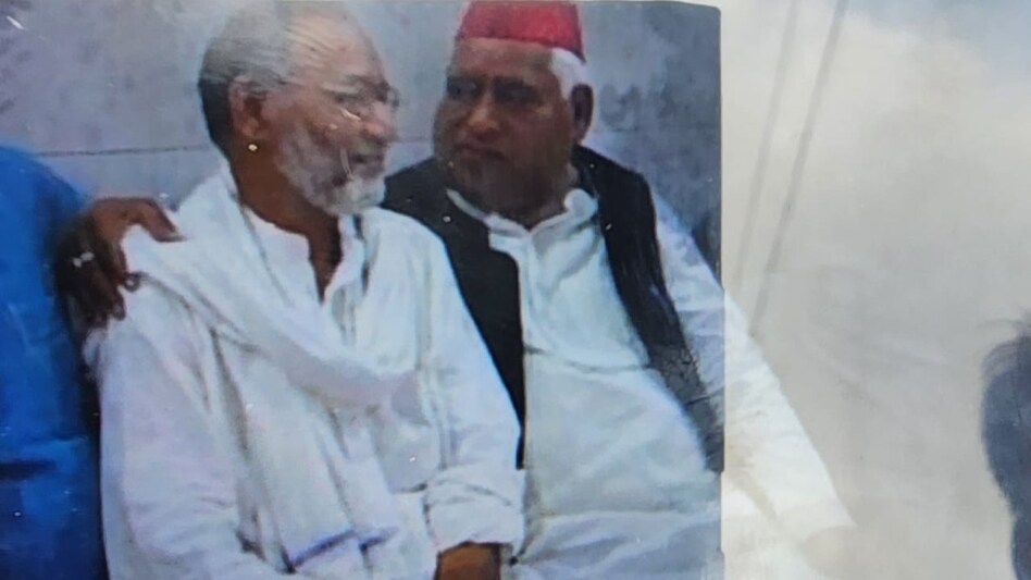 Fact Check: सपा MP अवधेश प्रसाद ने अयोध्या गैंगरेप कांड के आरोपी मोईद खान के कंधे पर रखा हाथ? जानें Ayodhya