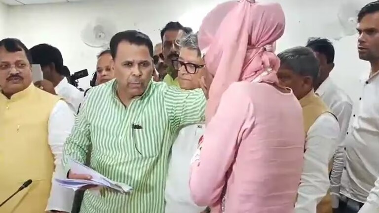 अयोध्या कांड के पीड़ित परिवार से मिलने आए BJP नेताओं के सामने आई दूसरी रेप पीड़िता, रो-रोकर ये कहा Ayodhya
