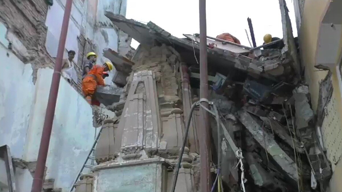 Houses collapse in Varanasi