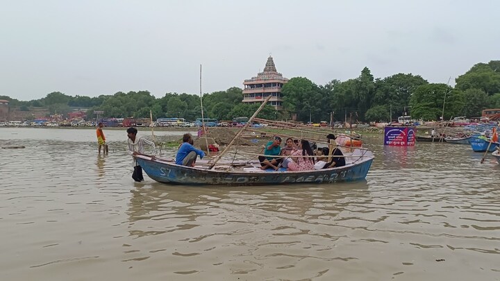प्रयागराज में उफान पर गंगा और यमुना, पानी में डूबा संगम स्थल, कुंभ का काम प्रभावित Prayagraj flood
