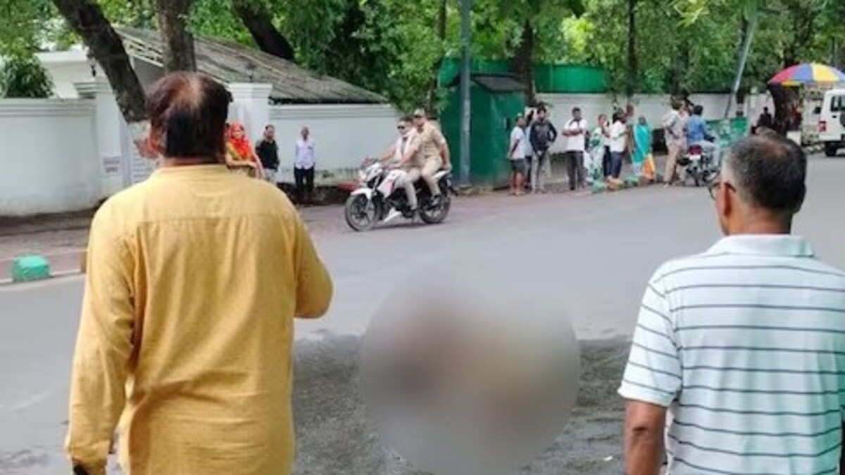 लखनऊ : अपने बच्चे को दूर बैठा महिला ने मंत्रियों के आवास के पास लगाई खुद को आग, इलाके में मचा हड़कंप Lucknow News