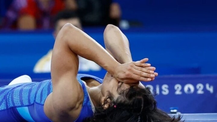 ओलंपिक से बाहर होने के बाद विनेश फोगाट की तबीयत बिगड़ी, बेहोश हुईं, अब मोदी सरकार उठाएगी ये कदम File Photo: Vinesh Phogat