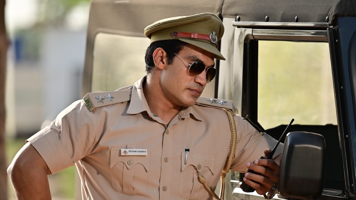 'खलनायक' बन पिस्टल लहराने पर तिहाड़ जेलर दीपक शर्मा सस्पेंड, बागपत से जुड़ी इनकी कहानी जानिए Jailor Deepak Sharma
