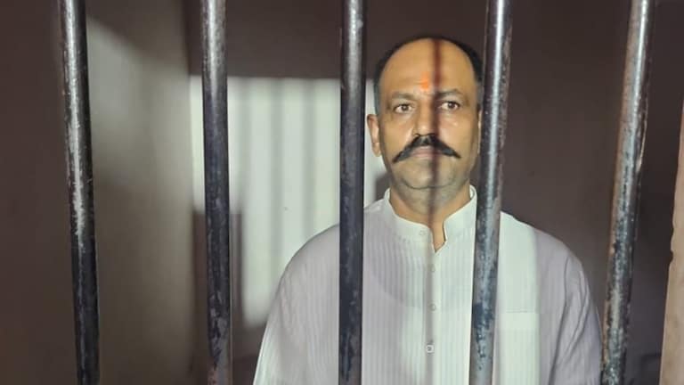 गाजियाबाद: बांग्लादेशी बोल झुग्गी में रह रहे मुस्लिमों को पीटा, कांड करने वाला पिंकी चौधरी कौन है? Ghaziabad