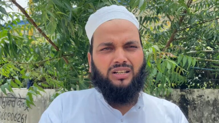 हिंदू-मुस्लिम एकता के लिए अब्दुल्ला ने लगाया जय भोलेबाबा का जयघोष, कट्टरपंथियों ने कर दिया ये हाल Hapur