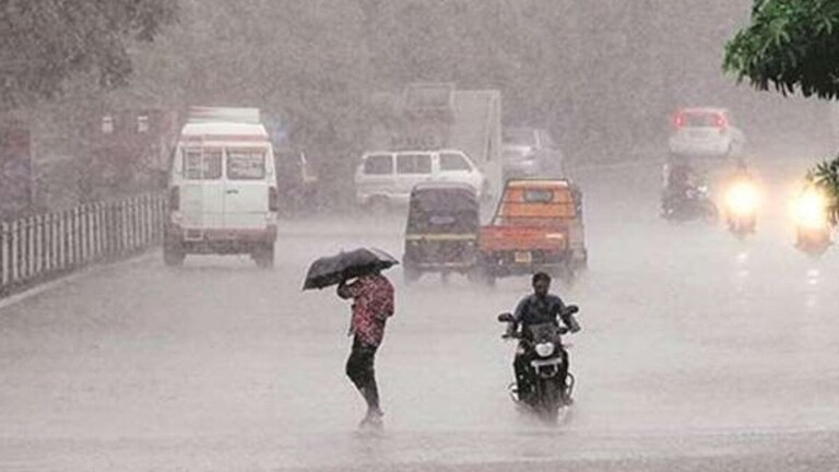 UP Weather Updates : 15 अगस्त के पहले यूपी के इन जिलों होगी मूसलाधार बारिश? अलर्ट जारी, जानें ताजा अपडेट UP Weather Updates