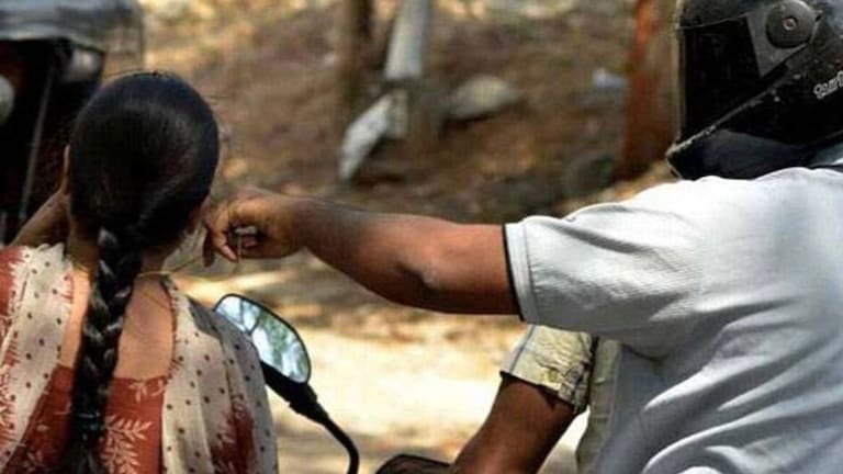 माता जी गली पार करवा दूं….फिर शख्स ने ATS में तैनात पुलिसकर्मी की मां के साथ ही किया बड़ा कांड Lucknow